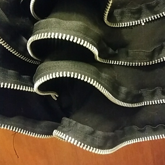 Black Zipper Skirt Retro Style 🗣️🖤🖤 - Picture 2 of 4